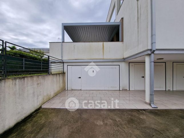 Box/posto auto in residenziale in Via L. Ellero 49