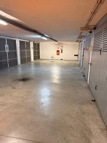 Box/posto auto in residenziale in Via dei Fabi