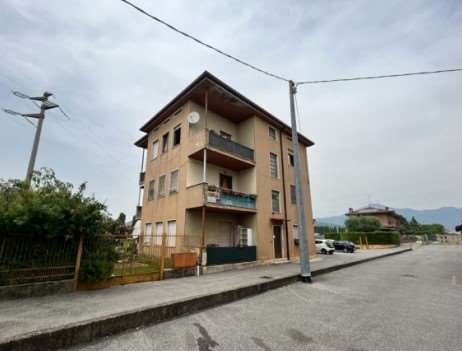 Appartamento in residenziale in Via Sarnico 1