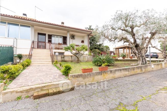 Villa in residenziale in Via Fosso di Valle del Canneto 23