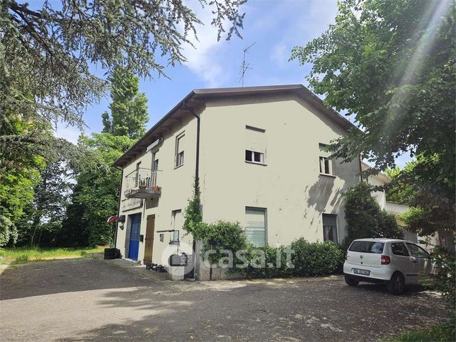 Casa indipendente in residenziale in 