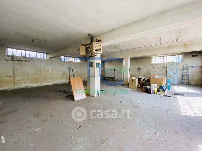 Capannone in commerciale in Via Emilia Parmense