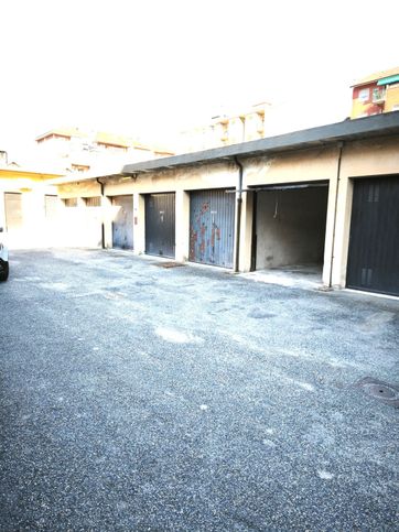 Box/posto auto in residenziale in Via Stelvio 8 /A