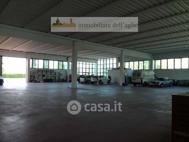 Capannone in commerciale in Via Achille Pozzi 24