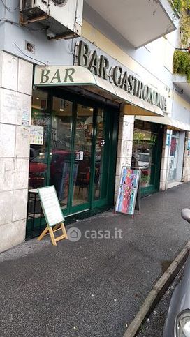 Negozio/locale commerciale in commerciale in Via Jacopone da Todi 42