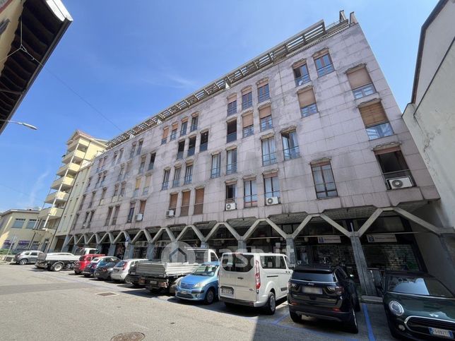 Ufficio in commerciale in Via Giuseppe Mazzini 5