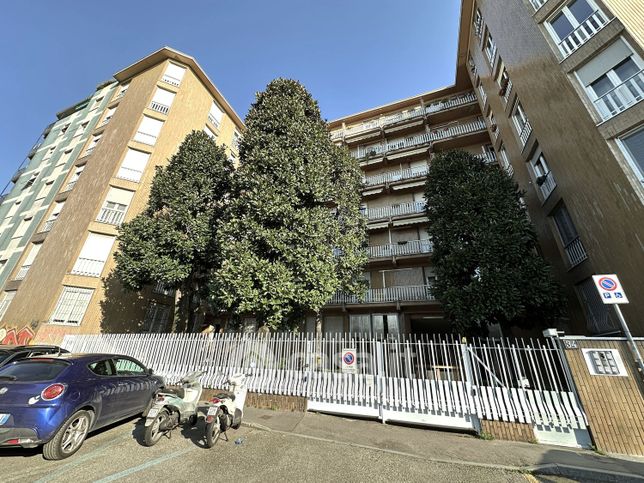 Ufficio in commerciale in Via Ferrante Aporti 34