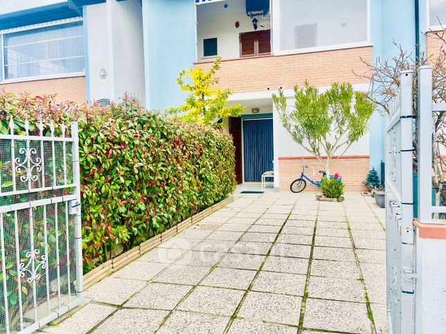 Villetta a schiera in residenziale in Via degli Aironi