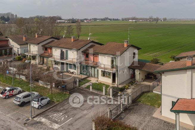 Villa in residenziale in Via Roncade 13