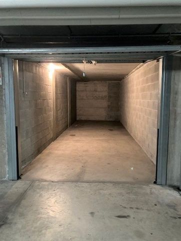 Box/posto auto in residenziale in Via Cavallotti 21