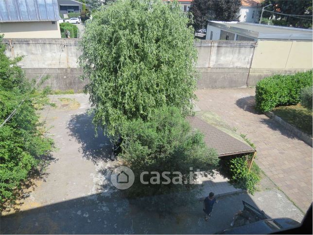 Capannone in commerciale in 