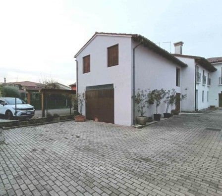 Garage/posto auto in residenziale in Via Chioggia 24