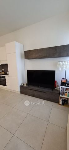 Appartamento in residenziale in Viale Legioni Romane 5