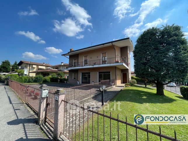 Villa in residenziale in Via Valcamonica