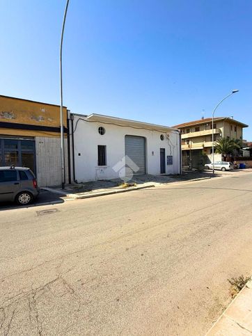 Capannone in commerciale in Via Michele Zannotti 207