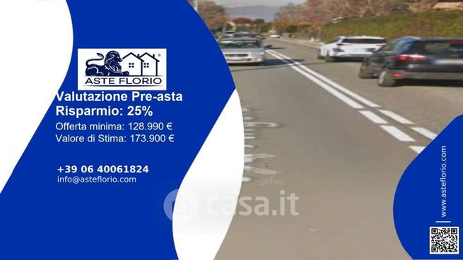Appartamento in residenziale in Via Angera