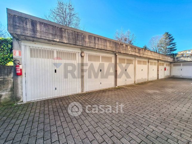 Box/posto auto in residenziale in Via A. Volta 3