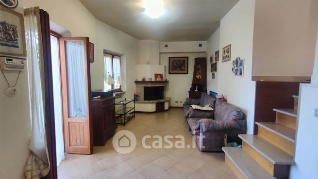 Casa indipendente in residenziale in 