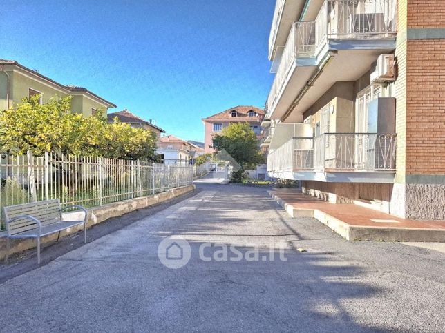 Box/posto auto in residenziale in Via Diano Calderina 11