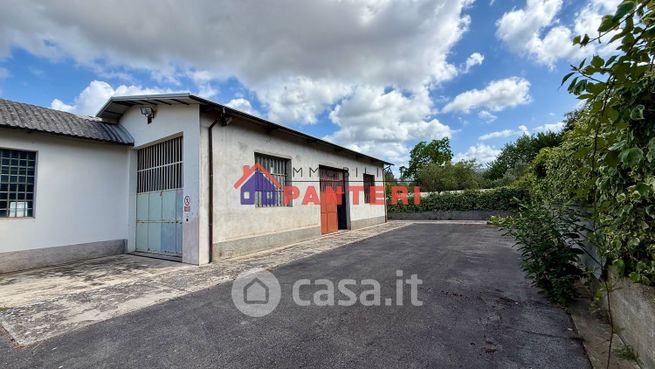Capannone in commerciale in Via Squarciabocconi 98