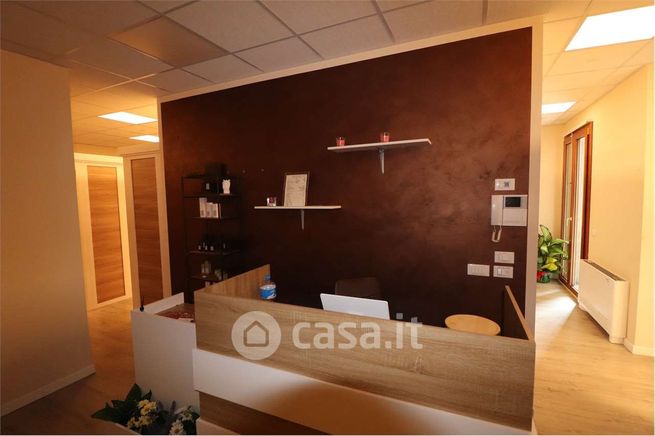 Ufficio in commerciale in