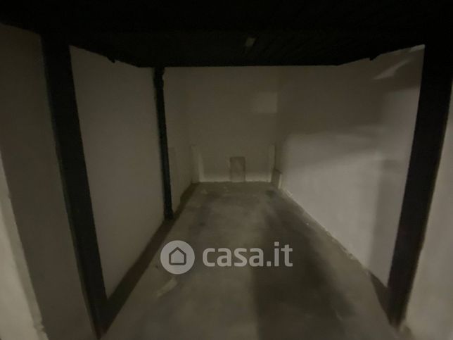 Garage/posto auto in residenziale in Viale Capuccio 32