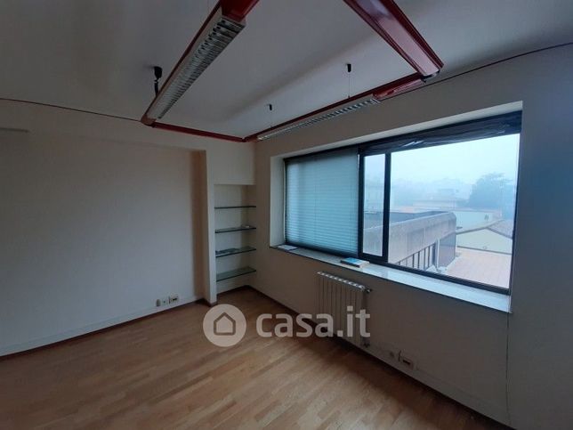 Ufficio in commerciale in 