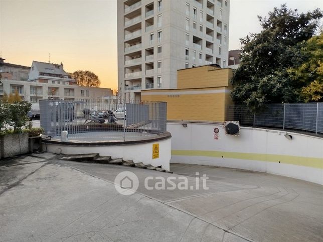 Garage/posto auto in residenziale in Via Privata Belgirate 21 -15