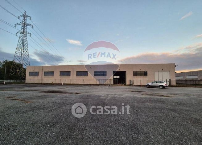 Capannone in commerciale in Via Sivo