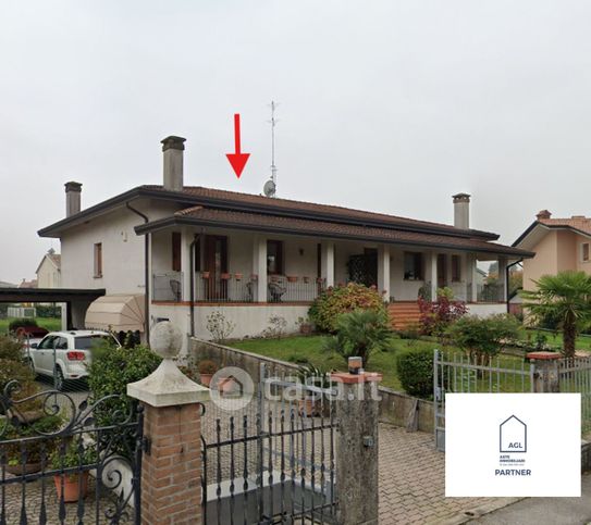 Casa bi/trifamiliare in residenziale in Via Torcelle 16