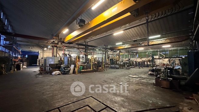 Capannone in commerciale in 