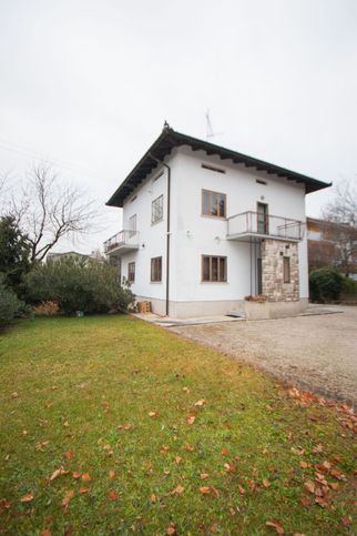 Casa indipendente in residenziale in Via Silvio Pellico 44