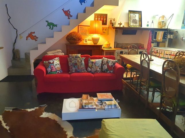 Casa indipendente in residenziale in 