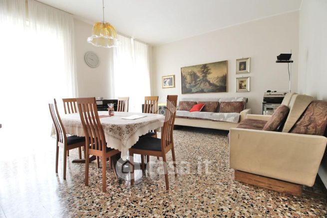 Appartamento in residenziale in Via San Dionigi 4