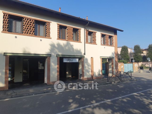 Negozio/locale commerciale in commerciale in Via Redecesio 12