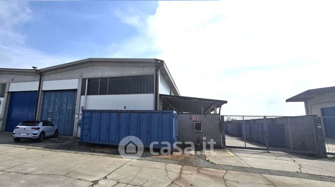 Capannone in commerciale in Via per Castelletto