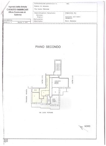 Ufficio in commerciale in Via Lucio Petrone