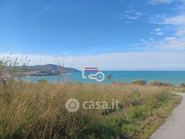 Terreno agricolo in commerciale in Via delle Quattro Stagioni 131