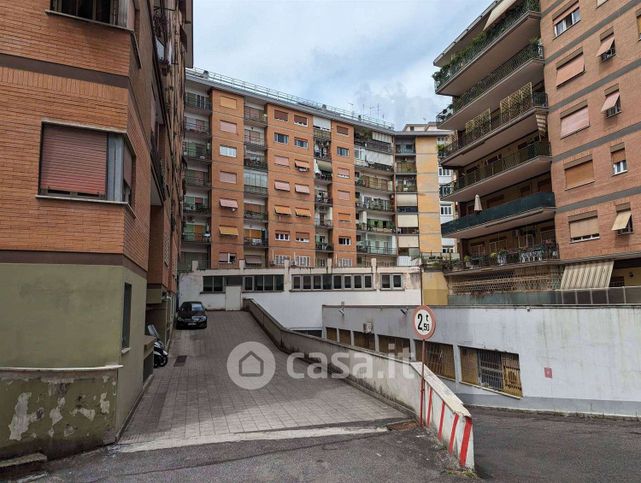 Garage/posto auto in residenziale in Via Giovan Battista Gandino 57