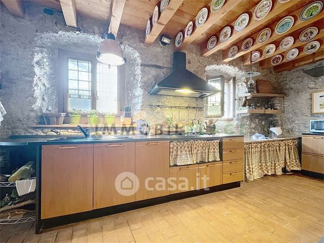 Casa indipendente in residenziale in 
