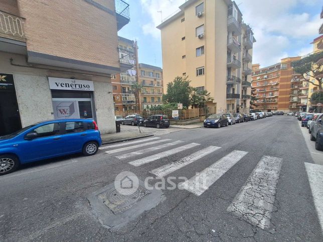 Box/posto auto in residenziale in Via E. A. Mario 15