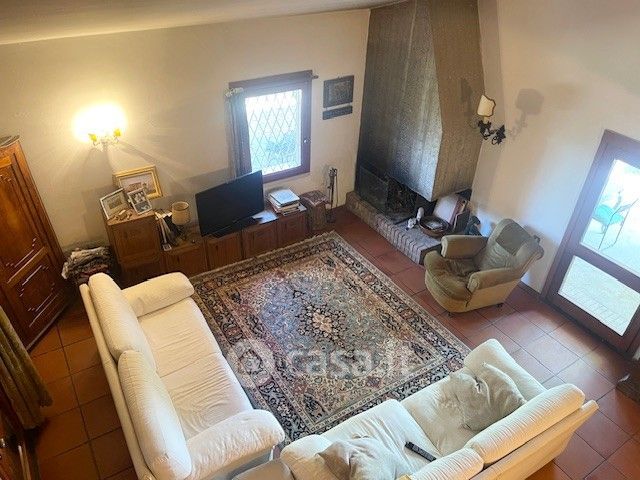 Villa in residenziale in Via delle Lastre 2
