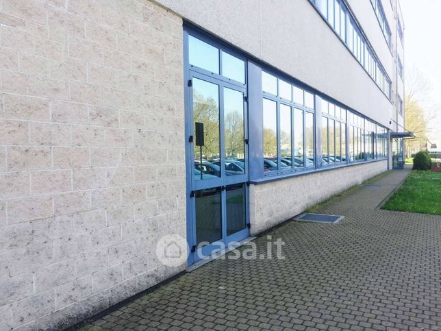 Ufficio in commerciale in Via Fortunato Postiglione