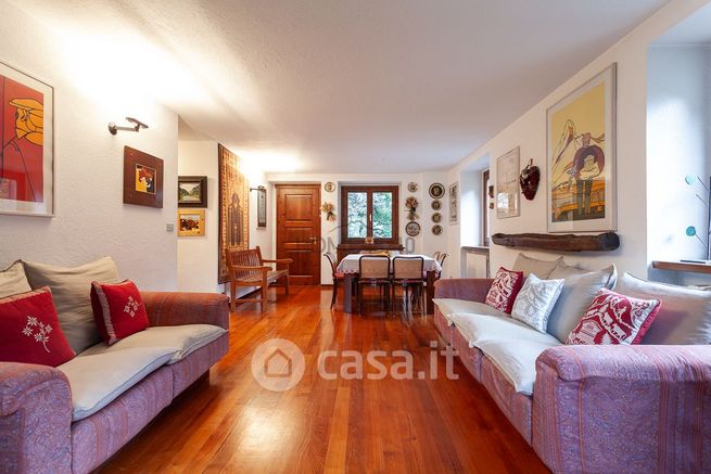 Appartamento in residenziale in Strada del Villair 44