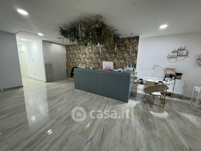 Ufficio in commerciale in 