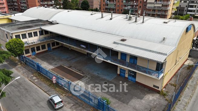 Capannone in commerciale in Via I Maggio