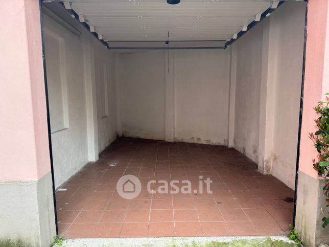 Box/posto auto in residenziale in Via Rolando dei Capelluti 20