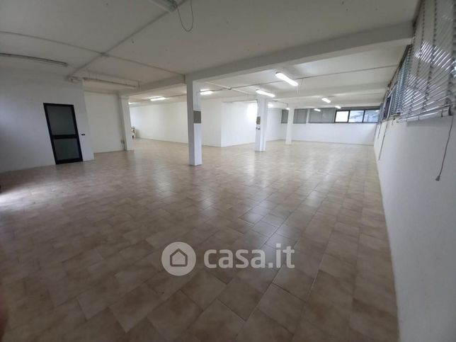 Capannone in commerciale in Via Leopoldo Giuntini