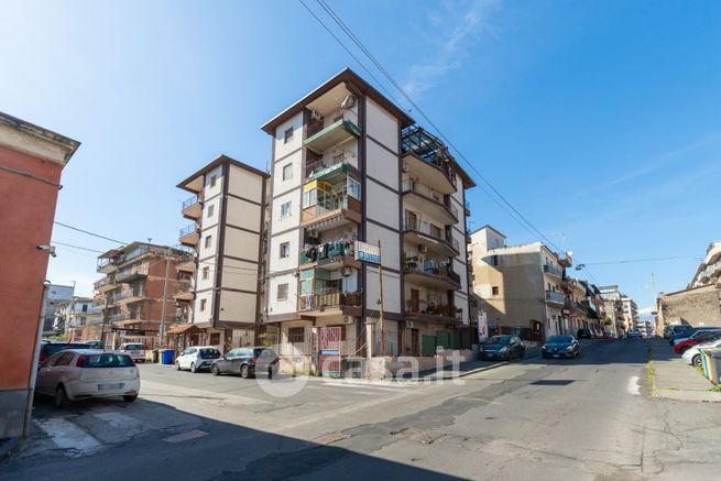 Box/posto auto in residenziale in Via Pietro Maroncelli 2