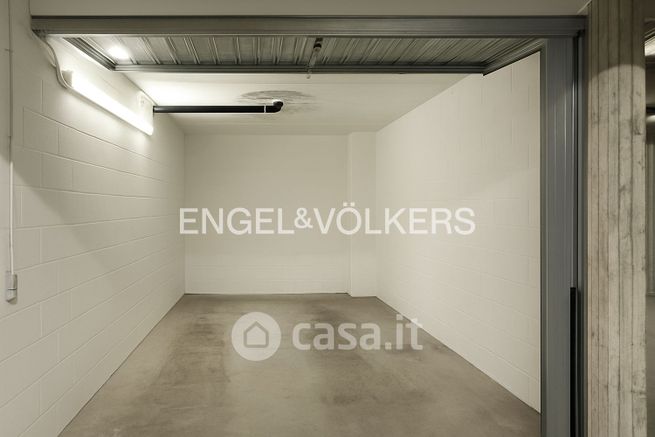 Box/posto auto in residenziale in Viale Ruggero Baldini 3